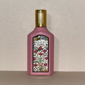 Gucci Flora Gorgeous Gardenia travel size bottle